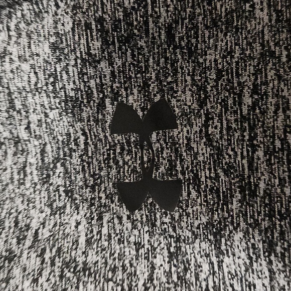 EUC Men's Under Armour Shirt - Picture 4 of 5